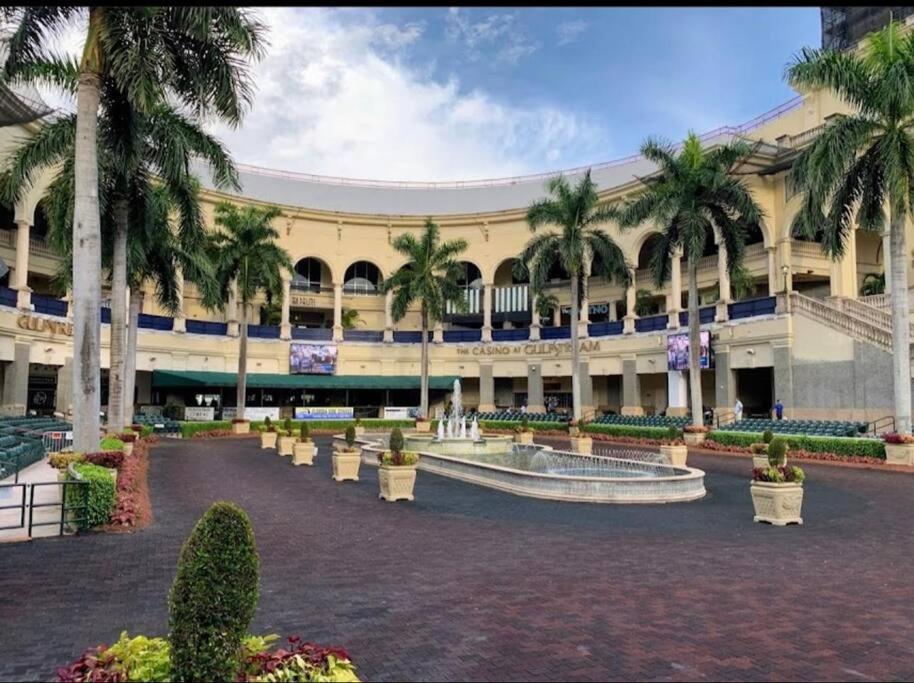 Ocean Views - Pool & Gym - Pet Friendly - Close To Beach Hallandale Beach Exterior photo