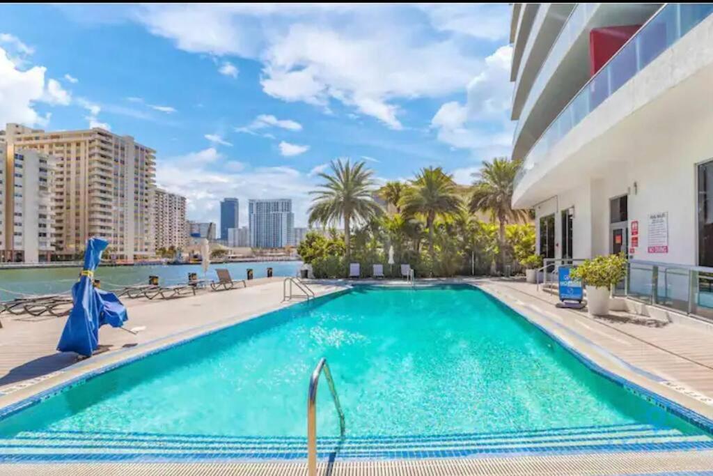 Ocean Views - Pool & Gym - Pet Friendly - Close To Beach Hallandale Beach Exterior photo