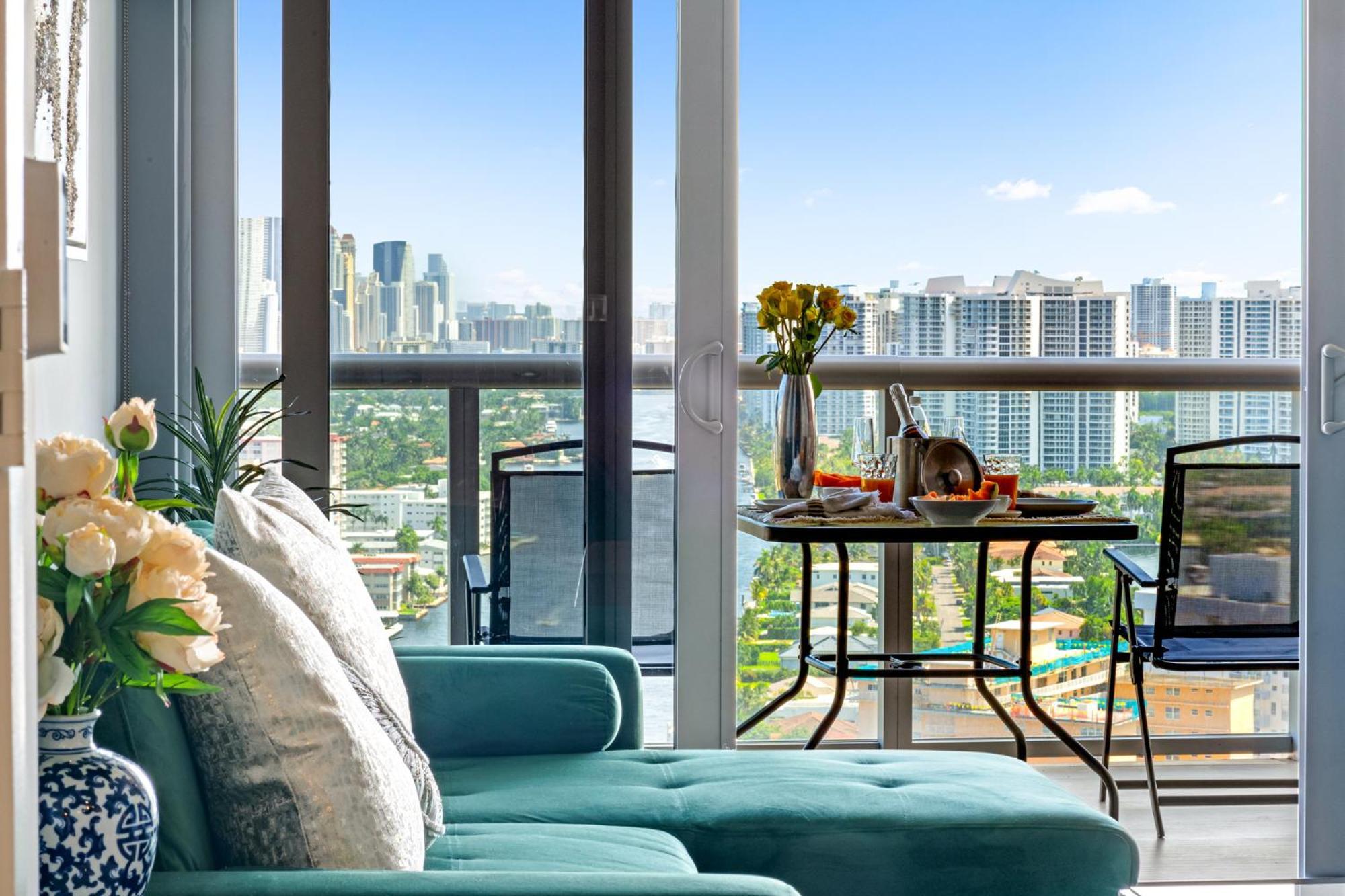 Ocean Views - Pool & Gym - Pet Friendly - Close To Beach Hallandale Beach Exterior photo
