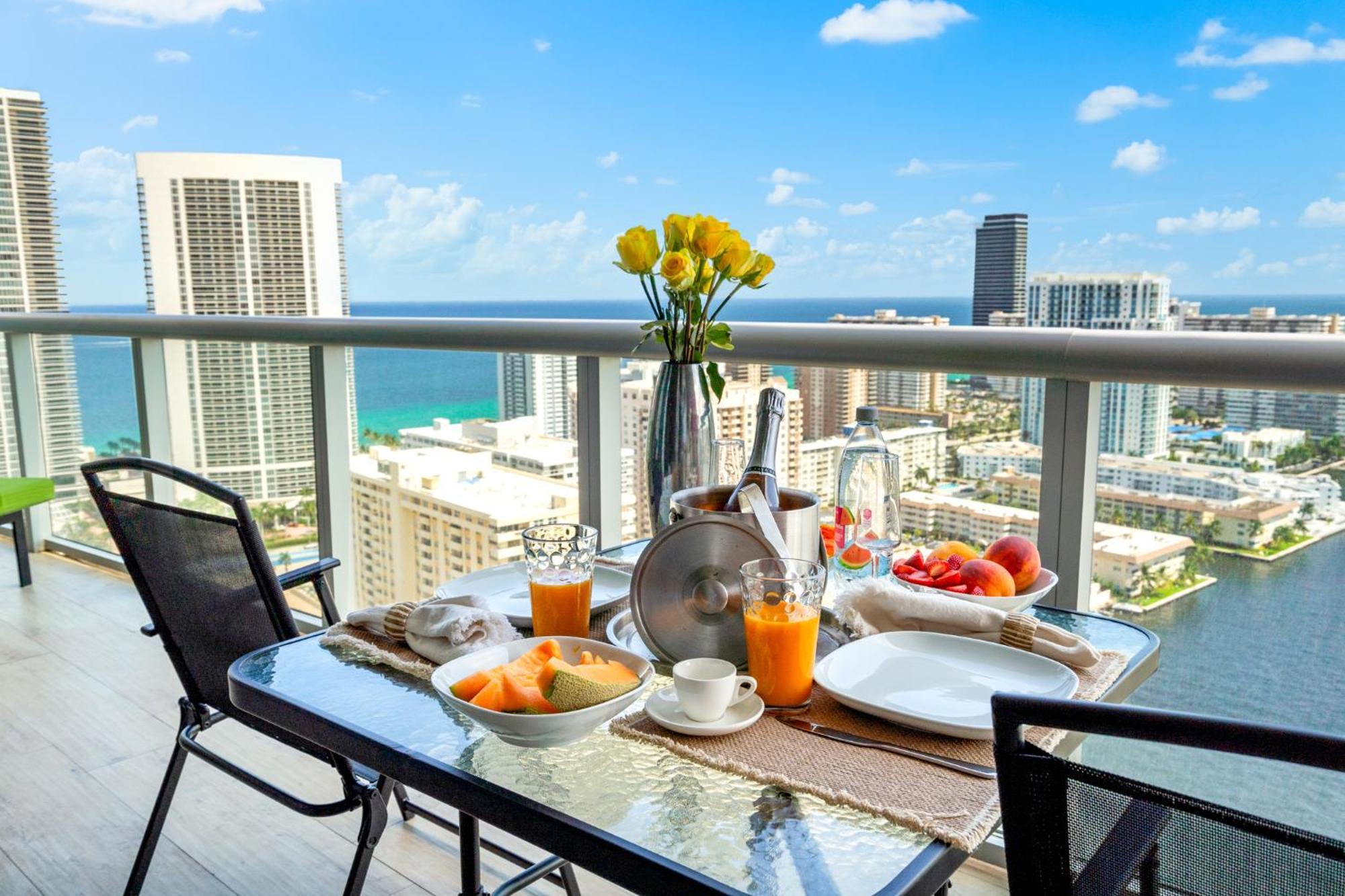 Ocean Views - Pool & Gym - Pet Friendly - Close To Beach Hallandale Beach Exterior photo