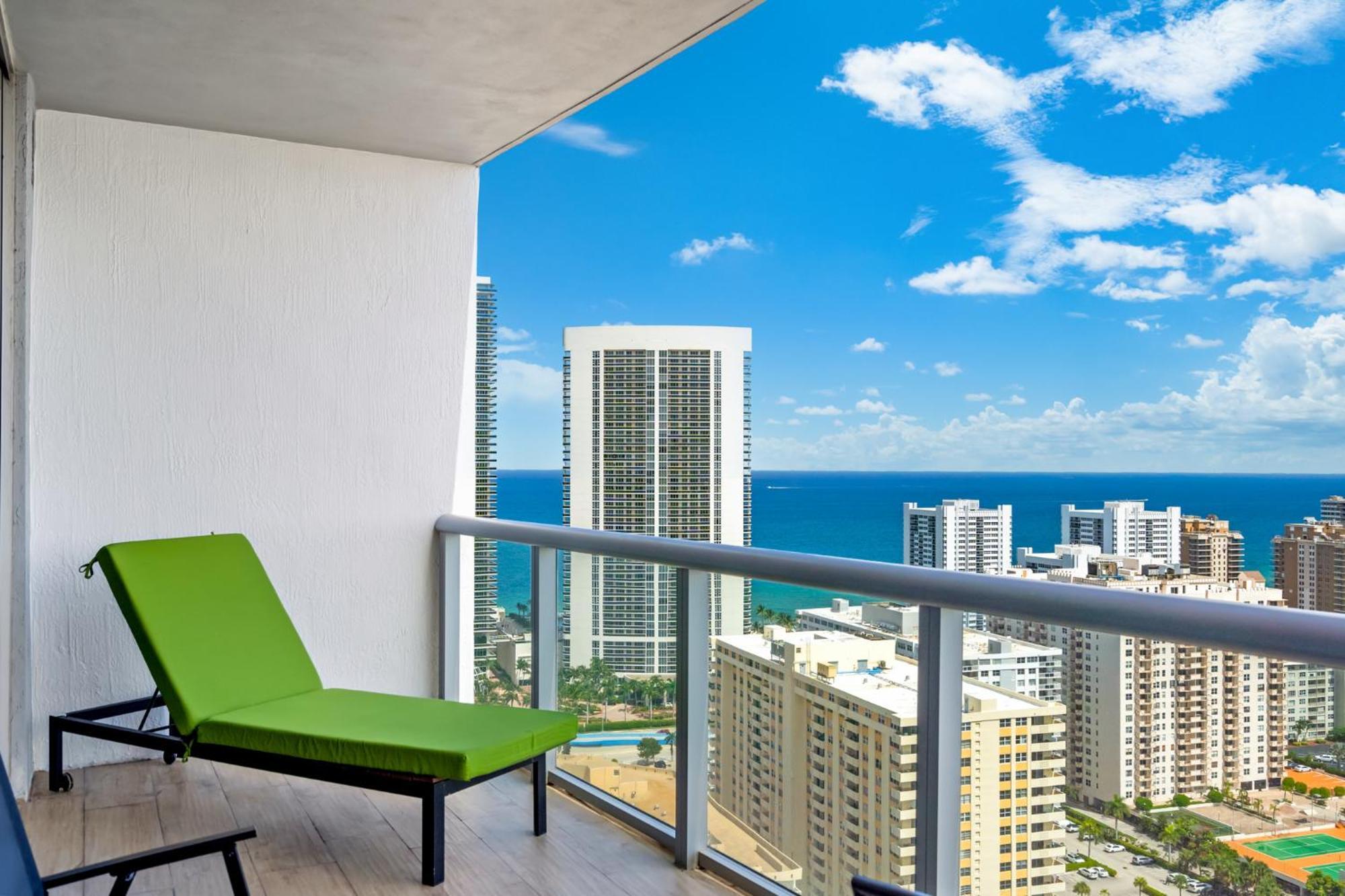 Ocean Views - Pool & Gym - Pet Friendly - Close To Beach Hallandale Beach Exterior photo