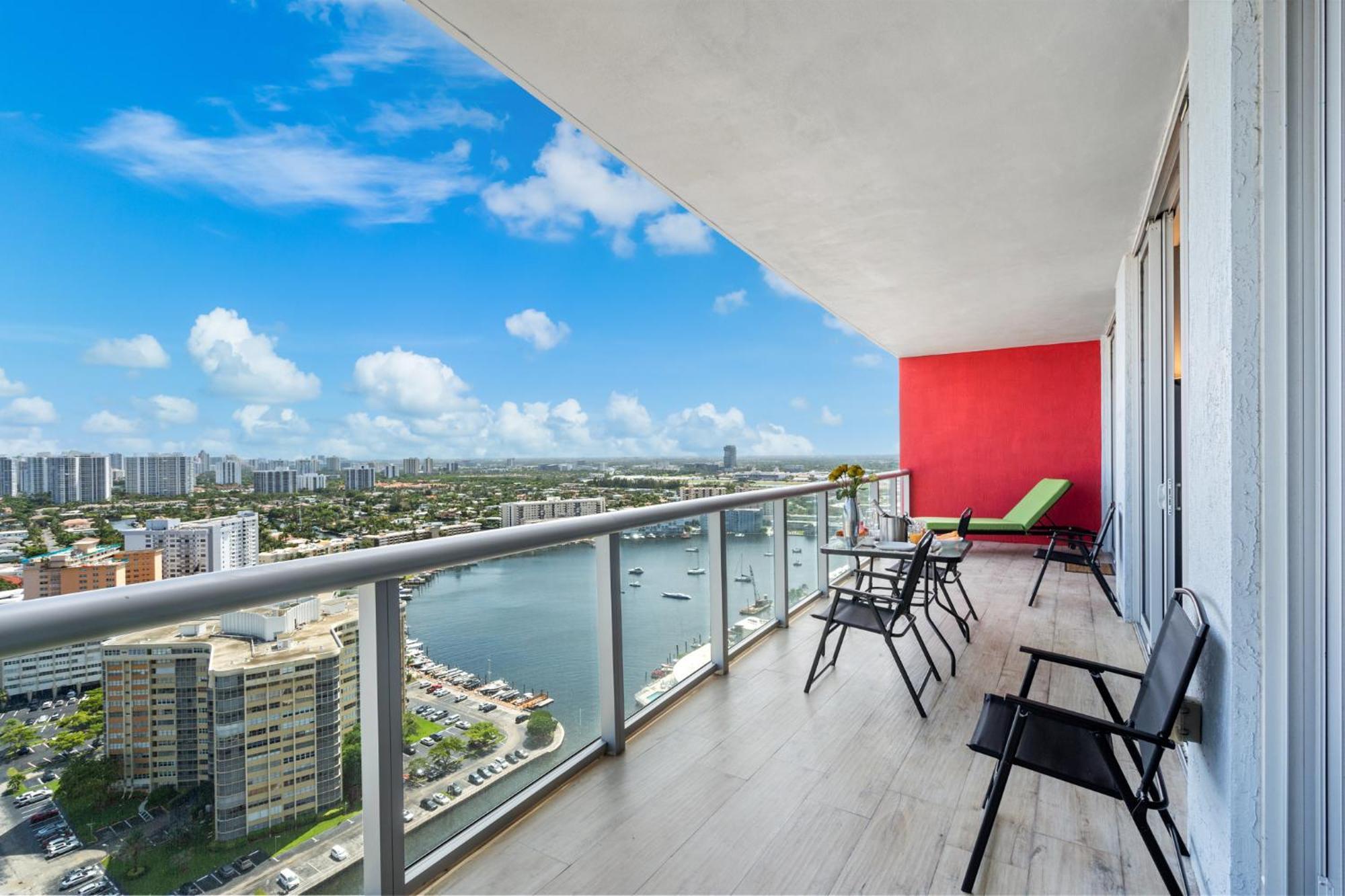Ocean Views - Pool & Gym - Pet Friendly - Close To Beach Hallandale Beach Exterior photo